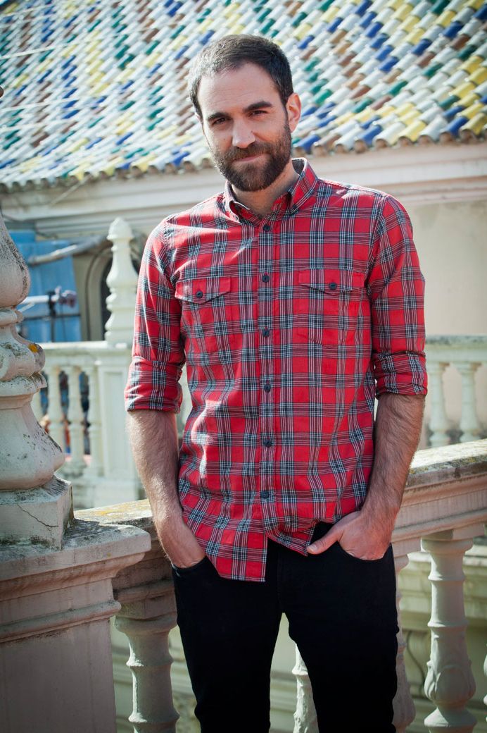 Plaid, Dress shirt, Collar, Sleeve, Trousers, Tartan, Facial hair, Textile, Shirt, Standing, 