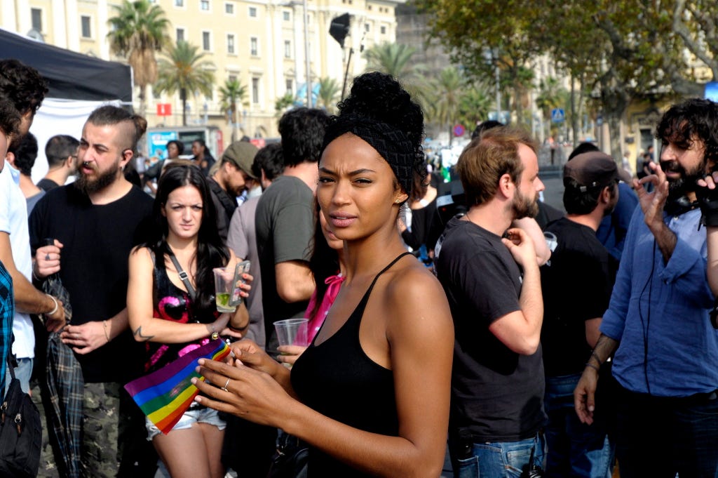Crowd, Street, Public space, Fashion accessory, Dress, Luggage and bags, Black hair, Bag, Public event, Necklace, 