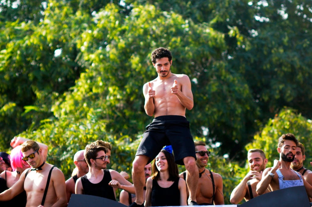 People in nature, Summer, Chest, Muscle, Active shorts, Trunk, Waist, Trunks, Physical fitness, Active tank, 