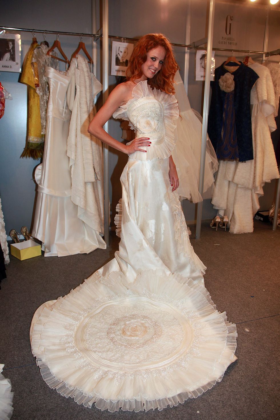 Gown, Wedding dress, Dress, Clothing, Bride, Bridal clothing, Fashion model, Bridal party dress, Photograph, Shoulder, 