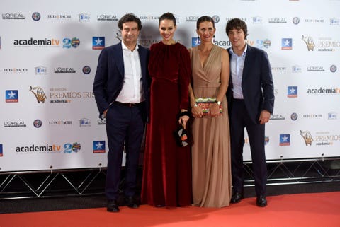 Event, Product, Carpet, Red carpet, Award, Award ceremony, Premiere, White-collar worker, Ceremony, 