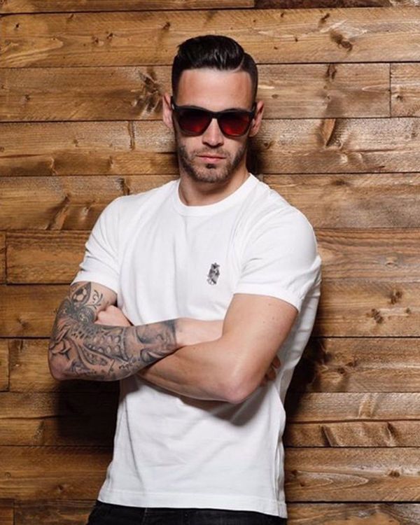 T-shirt, Arm, Shoulder, Eyewear, Muscle, Cool, Sleeve, Neck, Wood, Joint, 