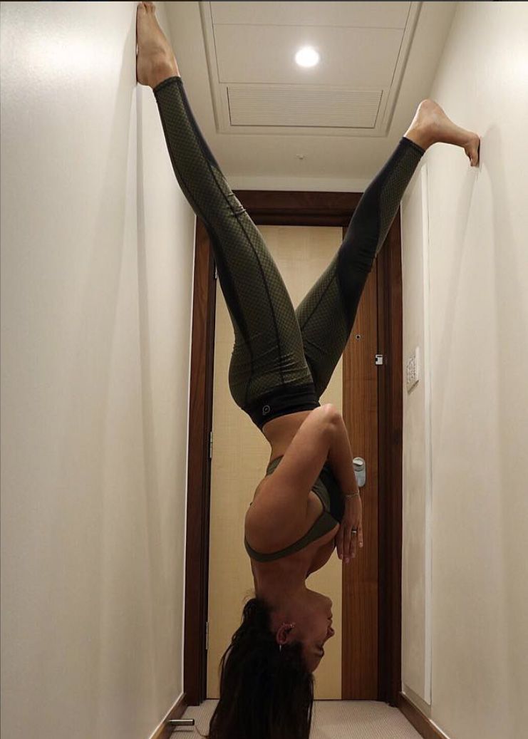 Leg, Arm, Joint, Stretching, Balance, Long hair, Human body, Hip, Performance, Acrobatics, 