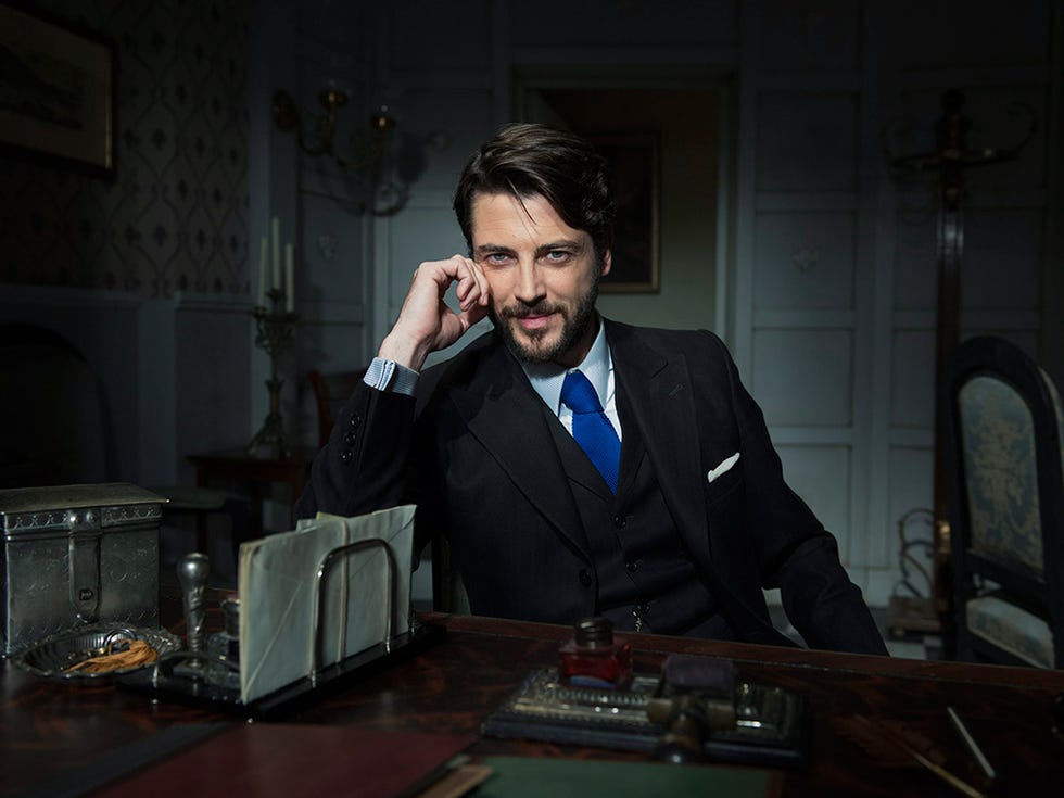 White-collar worker, Suit, Screenshot, Businessperson, Facial hair, Employment, Formal wear, 