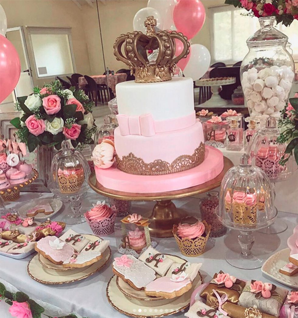 Sugar paste, Cake decorating, Cake, Pink, Pasteles, Fondant, Food, Sweetness, Icing, Dessert, 