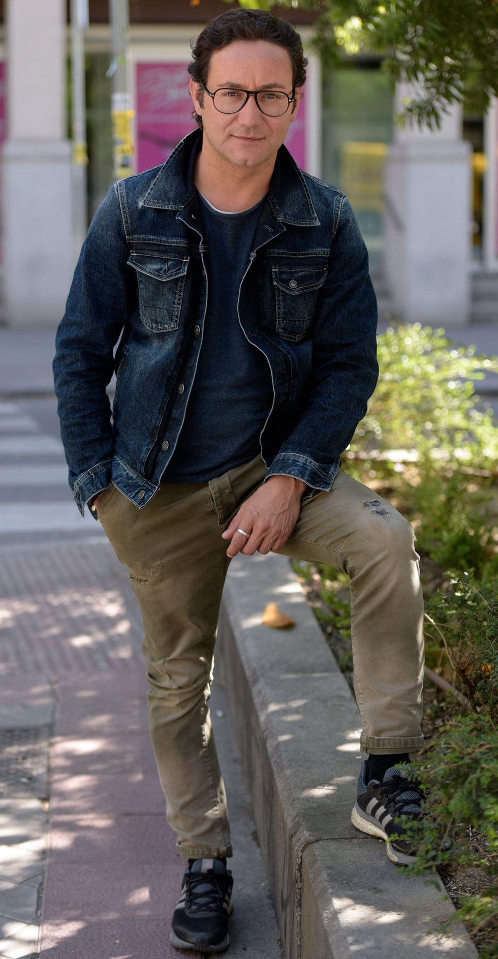 Jeans, Denim, Clothing, Jacket, Fashion, Standing, Textile, Street fashion, Leather jacket, Outerwear, 