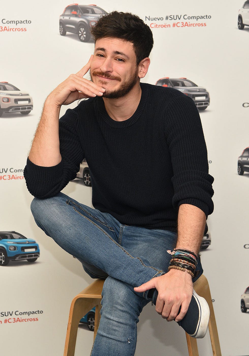 Automotive design, Muscle, Car, Facial hair, Vehicle, Jeans, Model, Premiere, Gesture, 