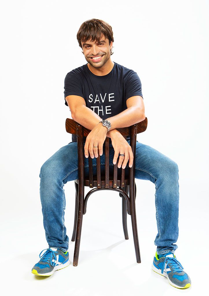 Sitting, Blue, Cool, Furniture, Chair, T-shirt, Jeans, Stool, Footwear, Smile, 