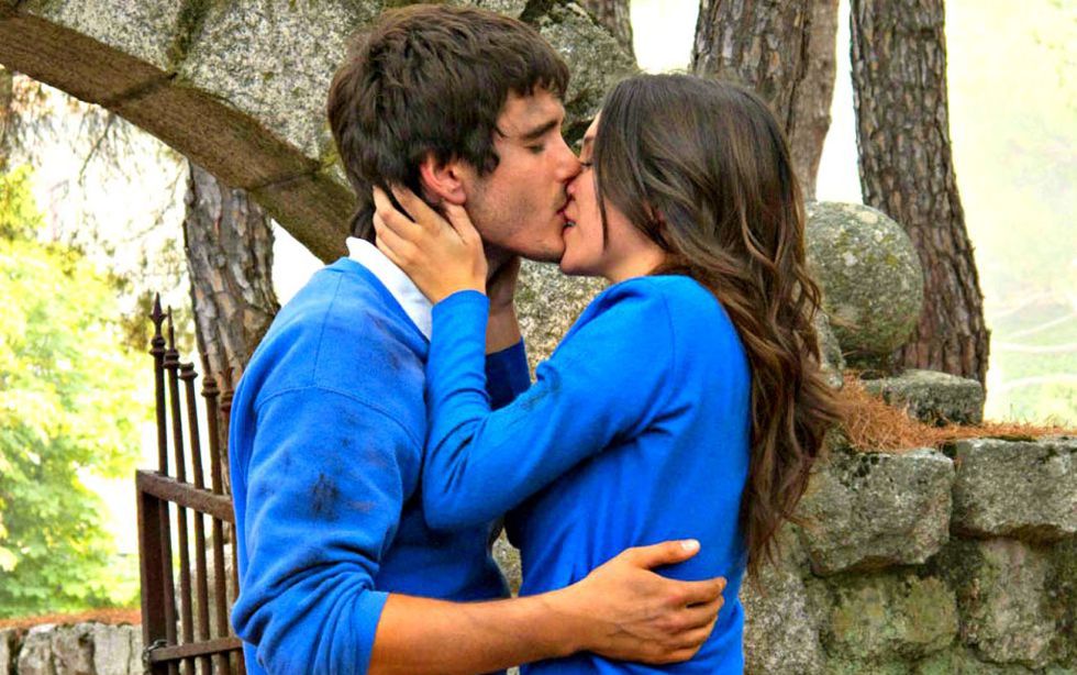 Ear, Forehead, People in nature, Kiss, Romance, Love, Interaction, Gesture, Honeymoon, Electric blue, 