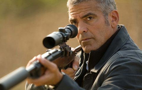 Un fotograma de 'El americano' (2010), con George Clooney y Violante Placido.