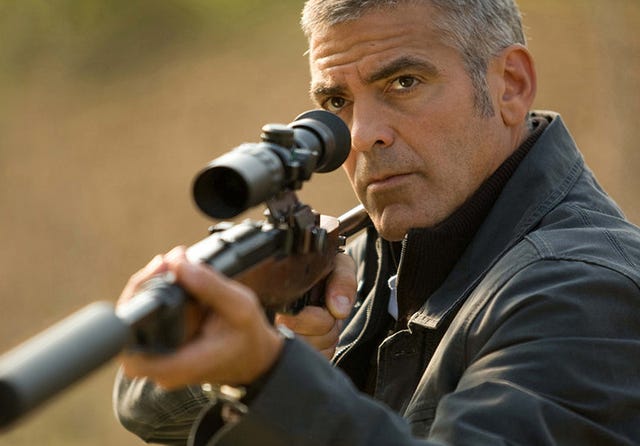 Un fotograma de 'El americano' (2010), con George Clooney y Violante Placido.