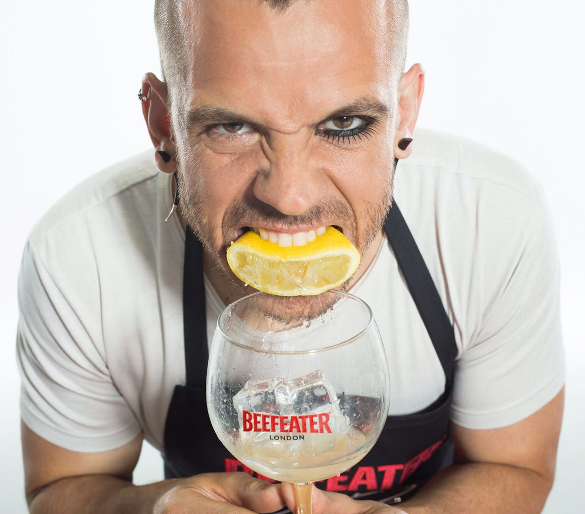 Elbow, Jaw, Glass, Barware, Eating, Muscle, Neck, Taste, Ingredient, Drinkware, 