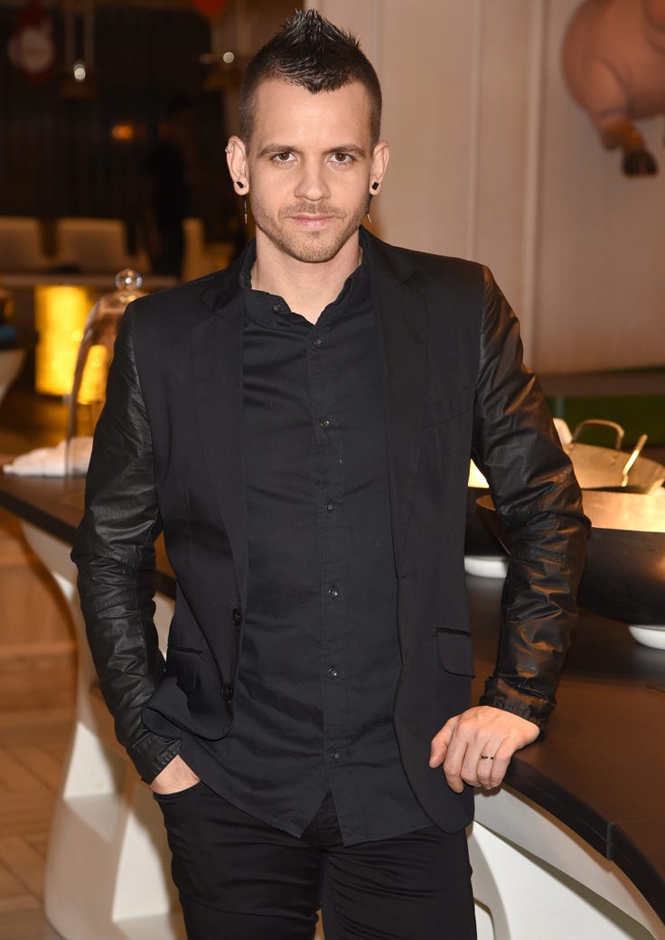 Clothing, Dress shirt, Collar, Sleeve, Shirt, Textile, Outerwear, Standing, Coat, Pocket, 