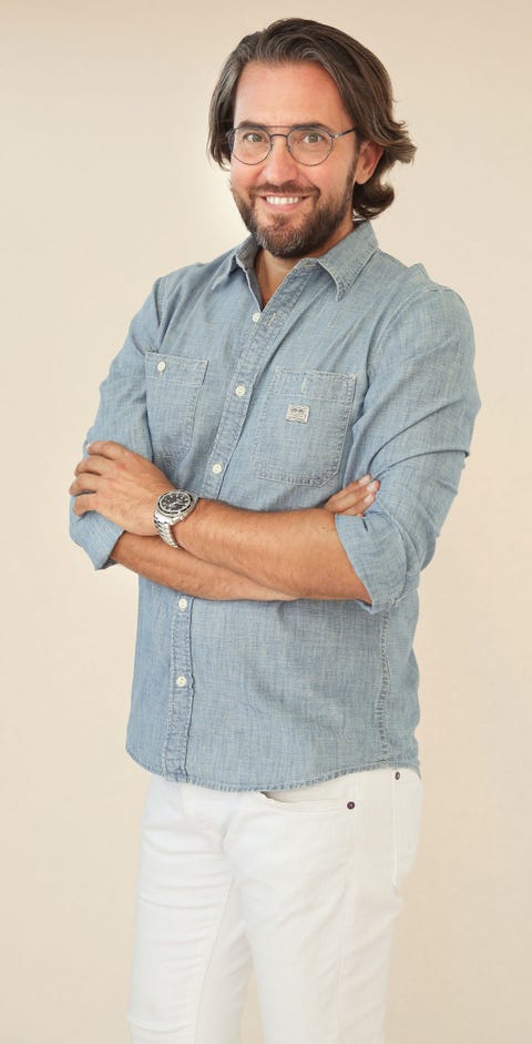 Arm, Vision care, Finger, Dress shirt, Collar, Sleeve, Facial hair, Shoulder, Elbow, Standing, 