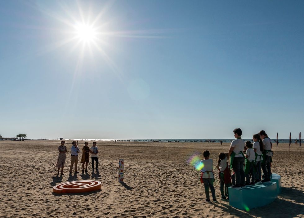 Natural environment, Sky, Sand, Beach, Fun, Desert, Landscape, Horizon, Cloud, Human, 