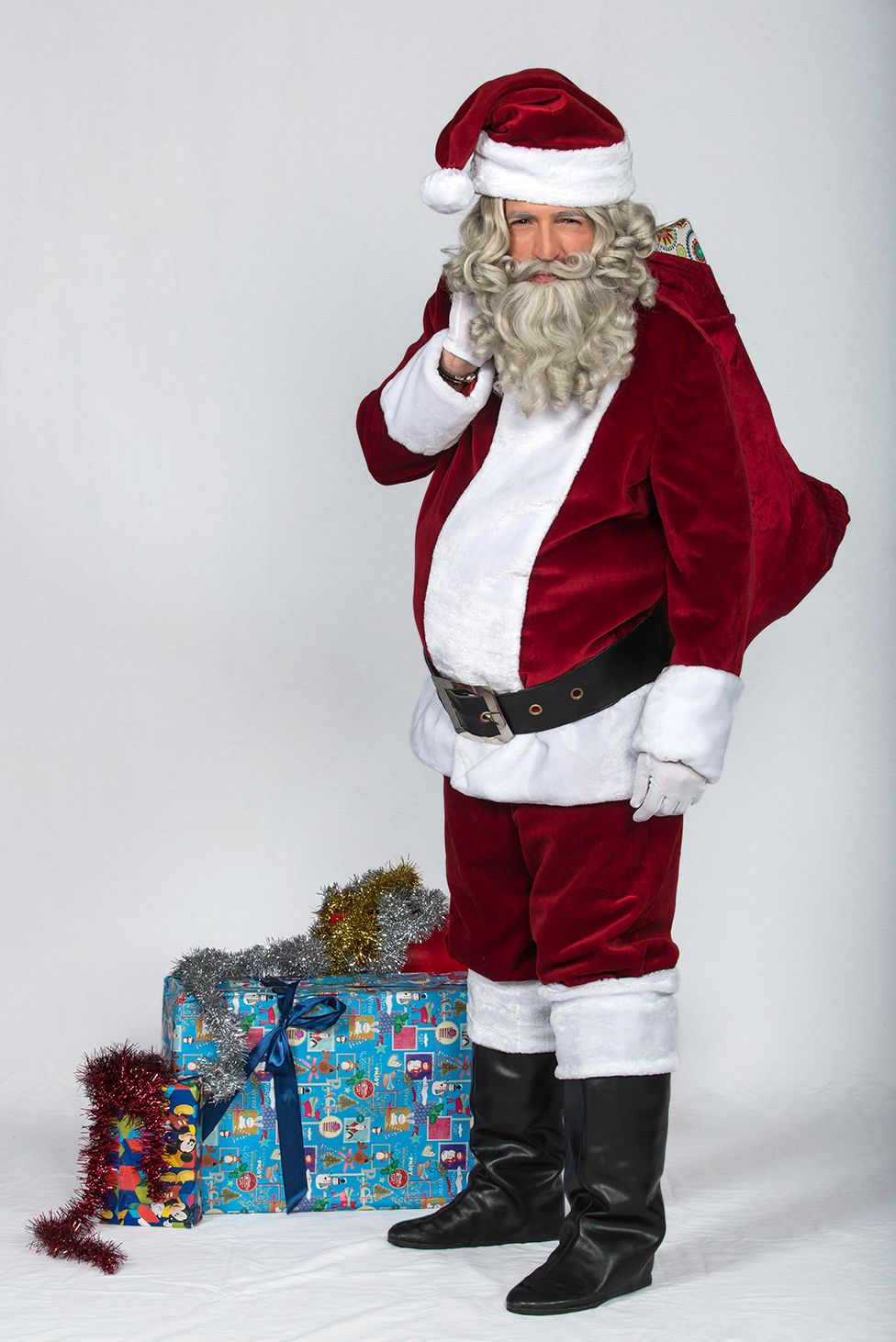 Santa claus, Christmas, Fictional character, Holiday, Costume, Facial hair, Christmas eve, Illustration, 