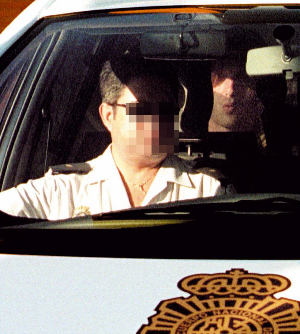 Rear-view mirror, Automotive mirror, Automotive design, Vehicle door, Automotive exterior, Photography, Vehicle, Automotive window part, Taxi, Auto part, 