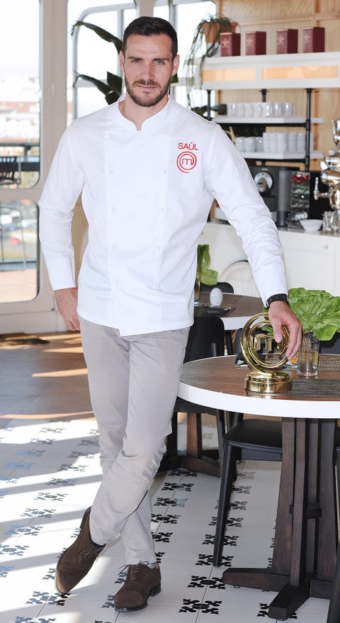 White, Chef, Cook, Chef's uniform, Uniform, Workwear, Sleeve, White-collar worker, 