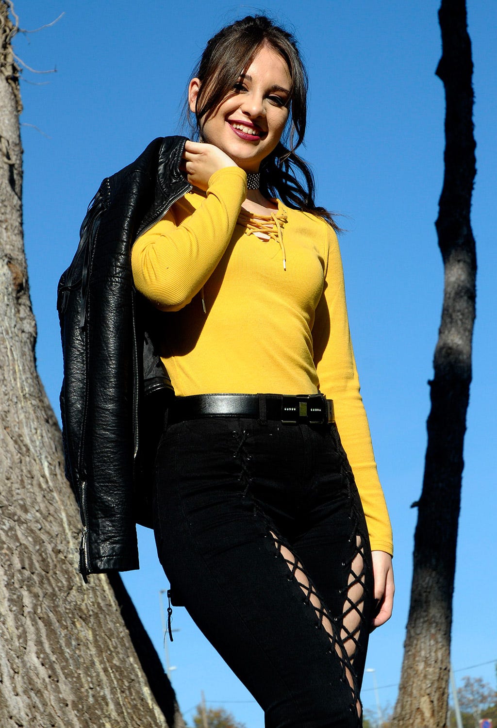 Yellow, Black, Clothing, Photo shoot, Beauty, Jeans, Leg, Thigh, Model, Fashion, 