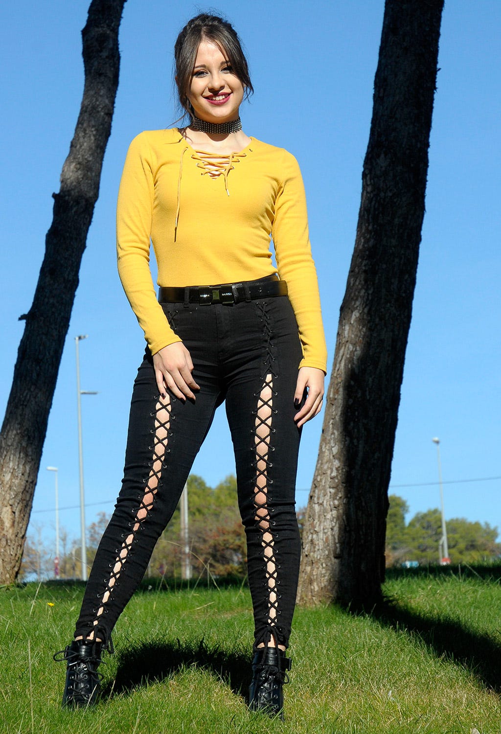Clothing, Yellow, Thigh, Leg, Leggings, Tights, Fashion, Footwear, Jeans, Grass, 