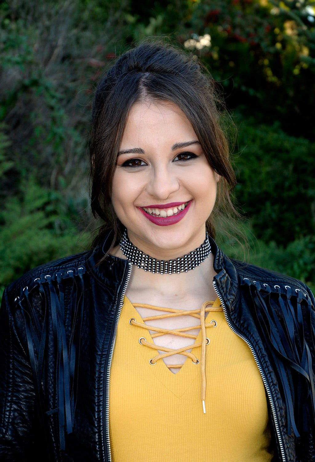 Hair, Face, Lip, Beauty, Yellow, Smile, Fashion, Black hair, Street fashion, Fashion accessory, 