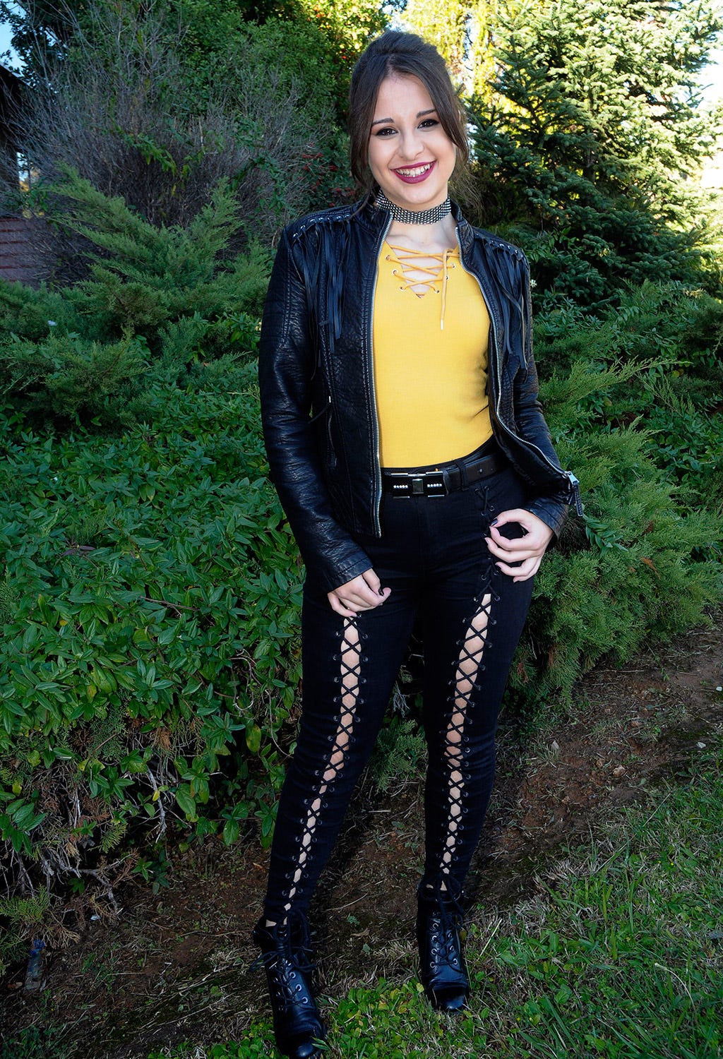 Clothing, Tights, Leggings, Footwear, Jacket, Outerwear, Spandex, Latex clothing, Leg, Textile, 
