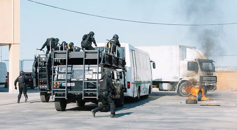 Transport, Mode of transport, Motor vehicle, Vehicle, Commercial vehicle, Truck, Freight transport, Car, Public utility, trailer truck, 