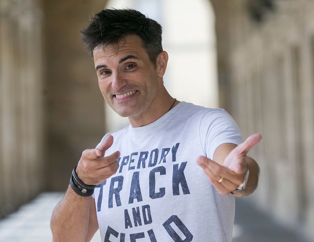 Finger, Arm, Hand, Cool, T-shirt, Gesture, Muscle, Smile, Thumb, Photography, 