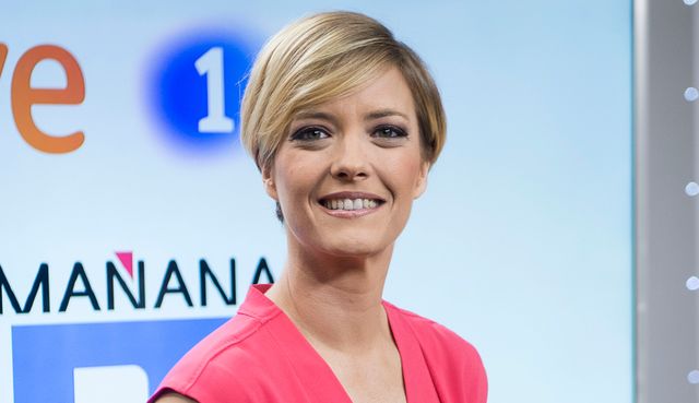 Hair, Face, Blond, Hairstyle, Eyebrow, Skin, Chin, Shoulder, Smile, Television presenter, 