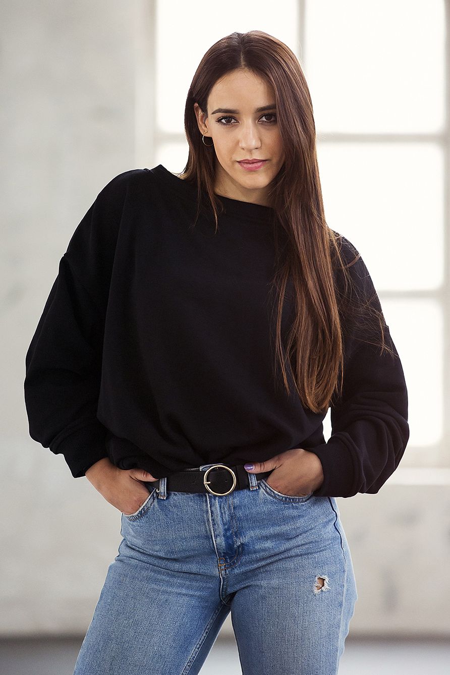 Hair, Clothing, Black, Shoulder, Beauty, Jeans, Outerwear, Hairstyle, Fashion, Photo shoot, 