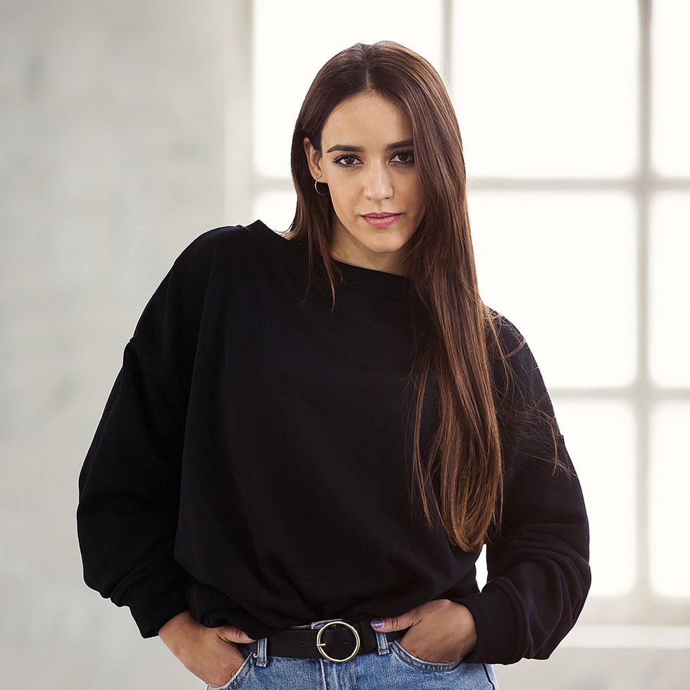 Hair, Clothing, Black, Shoulder, Beauty, Jeans, Outerwear, Hairstyle, Fashion, Photo shoot, 