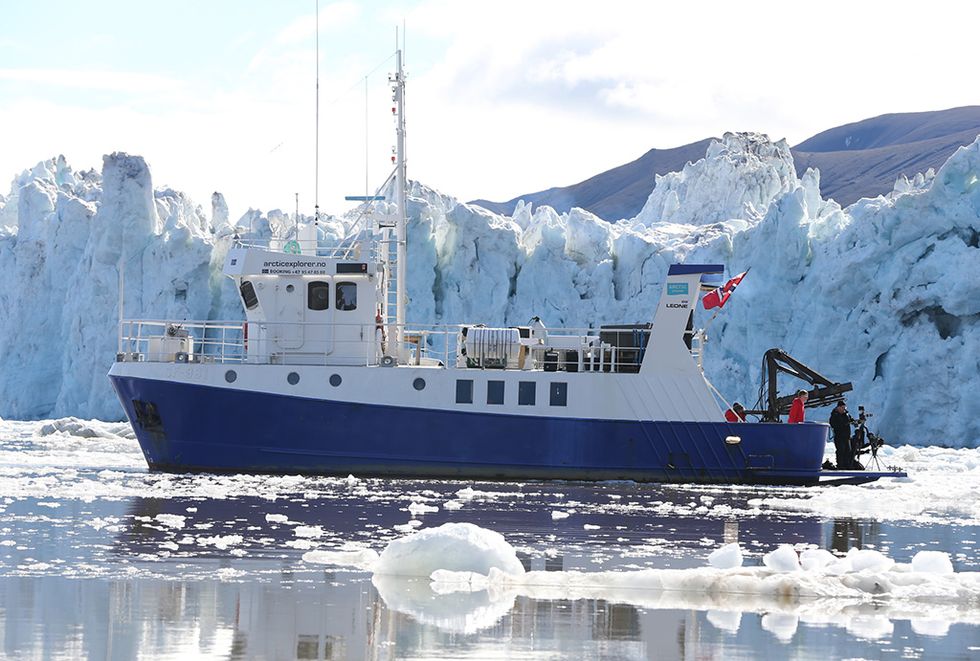 Vehicle, Boat, Ship, Natural environment, Ice, Watercraft, Arctic, Survey vessel, Sea ice, Water transportation, 