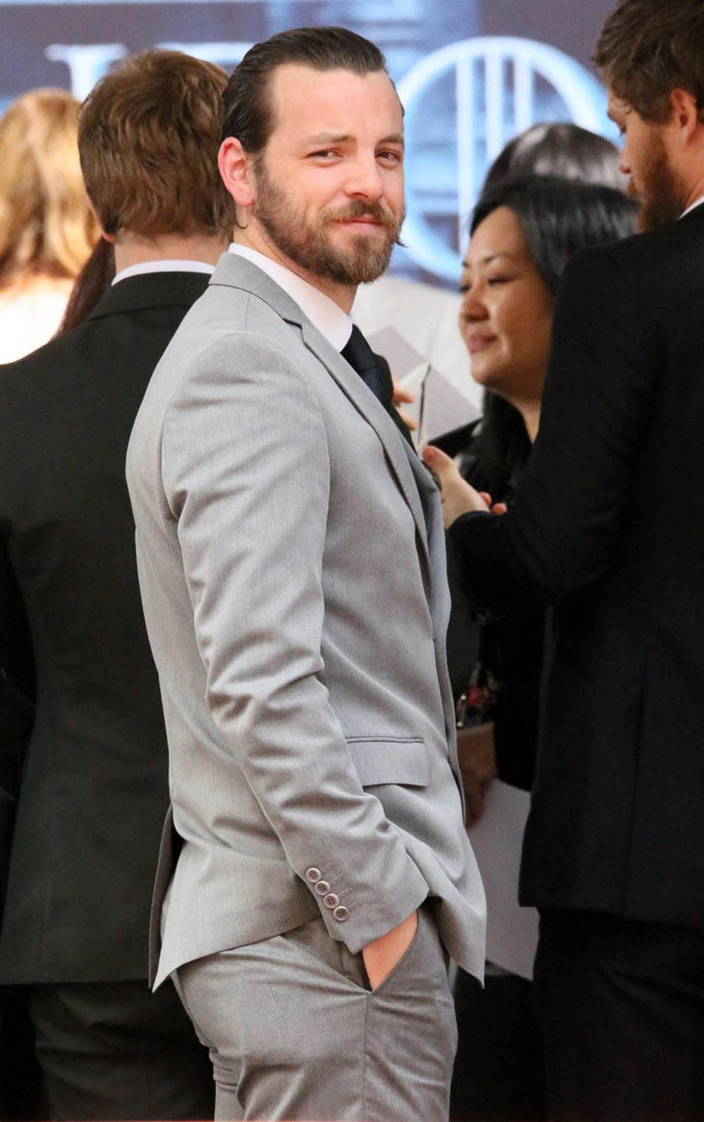 Hair, Coat, Trousers, Dress shirt, Shirt, Outerwear, Suit trousers, Formal wear, Suit, Collar, 