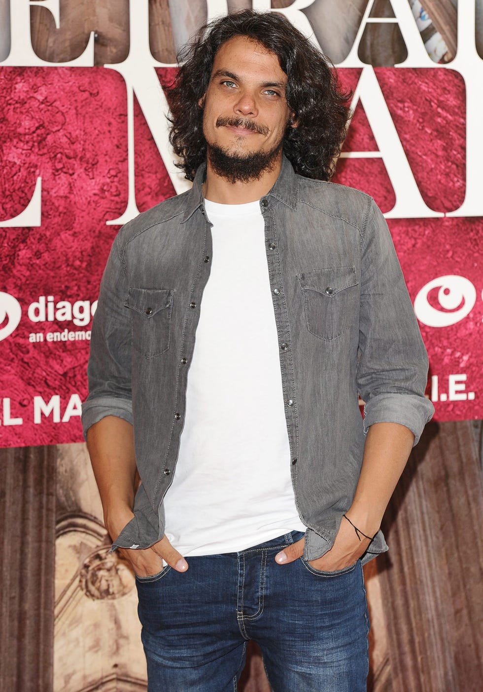 Facial hair, Denim, Sleeve, Trousers, Jeans, Textile, Shirt, Style, Beard, Pocket, 