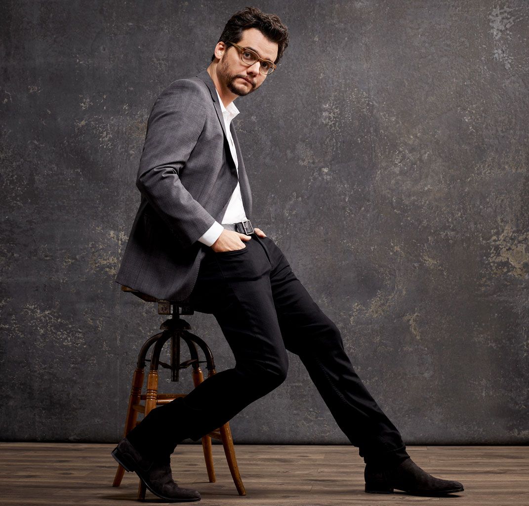 Clothing, Footwear, Leg, Shoe, Collar, Outerwear, Suit trousers, Style, Formal wear, Blazer, 