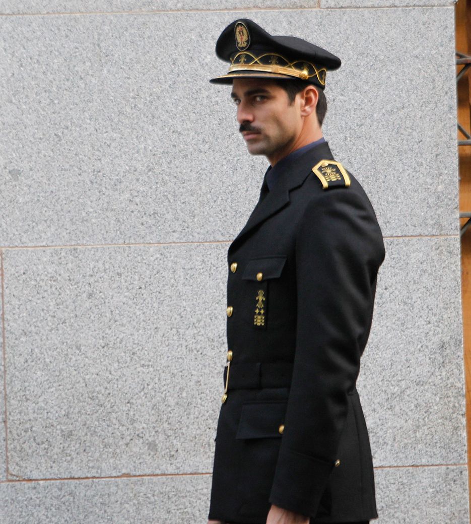 Military person, Cap, Sleeve, Collar, Military uniform, Dress shirt, Standing, Uniform, Soldier, Formal wear, 
