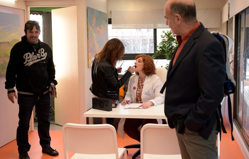 Table, Chair, Interior design, Tie, Conversation, Collaboration, Business, Job, White-collar worker, Employment, 