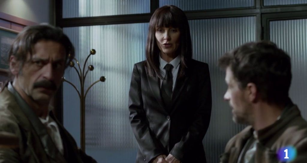 Human, Hairstyle, Dress shirt, Collar, Formal wear, Coat, Suit, Bangs, Blazer, Facial hair, 