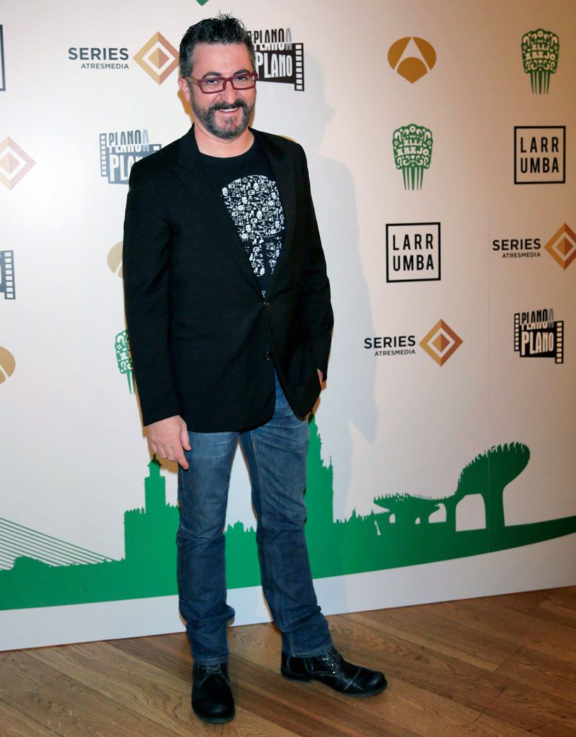 Green, Sleeve, Trousers, Denim, Jeans, Outerwear, Style, Logo, Wood flooring, Facial hair, 