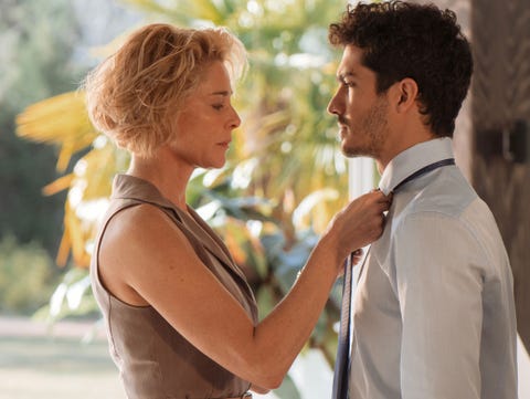 Clothing, Ear, Dress shirt, Hairstyle, Collar, Shirt, People in nature, Dress, Interaction, Love, 