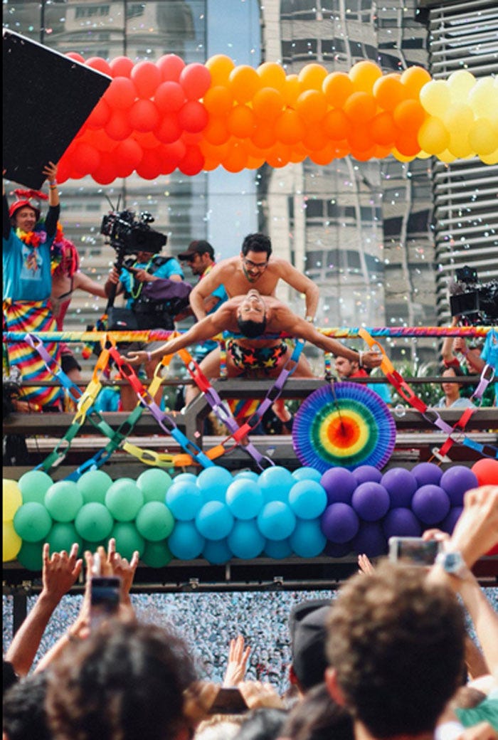 Human, People, Party supply, Balloon, Public space, Party, Crowd, Muscle, Public event, Audience, 
