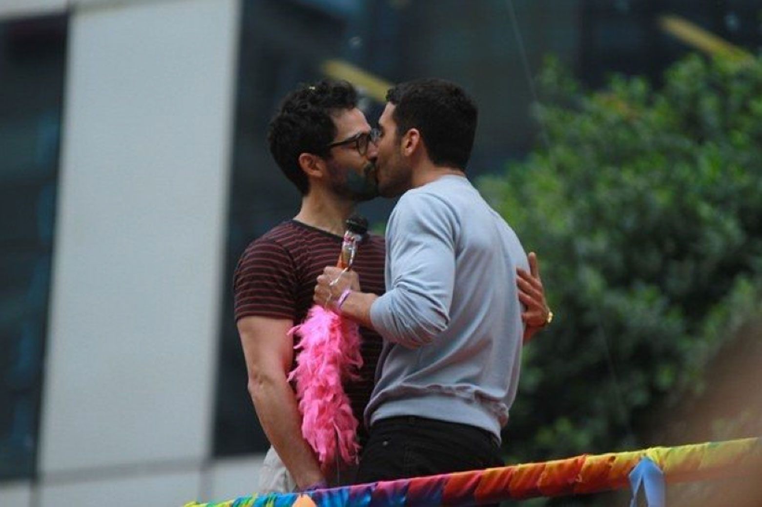Interaction, Kiss, Conversation, Love, Romance, Gesture, 
