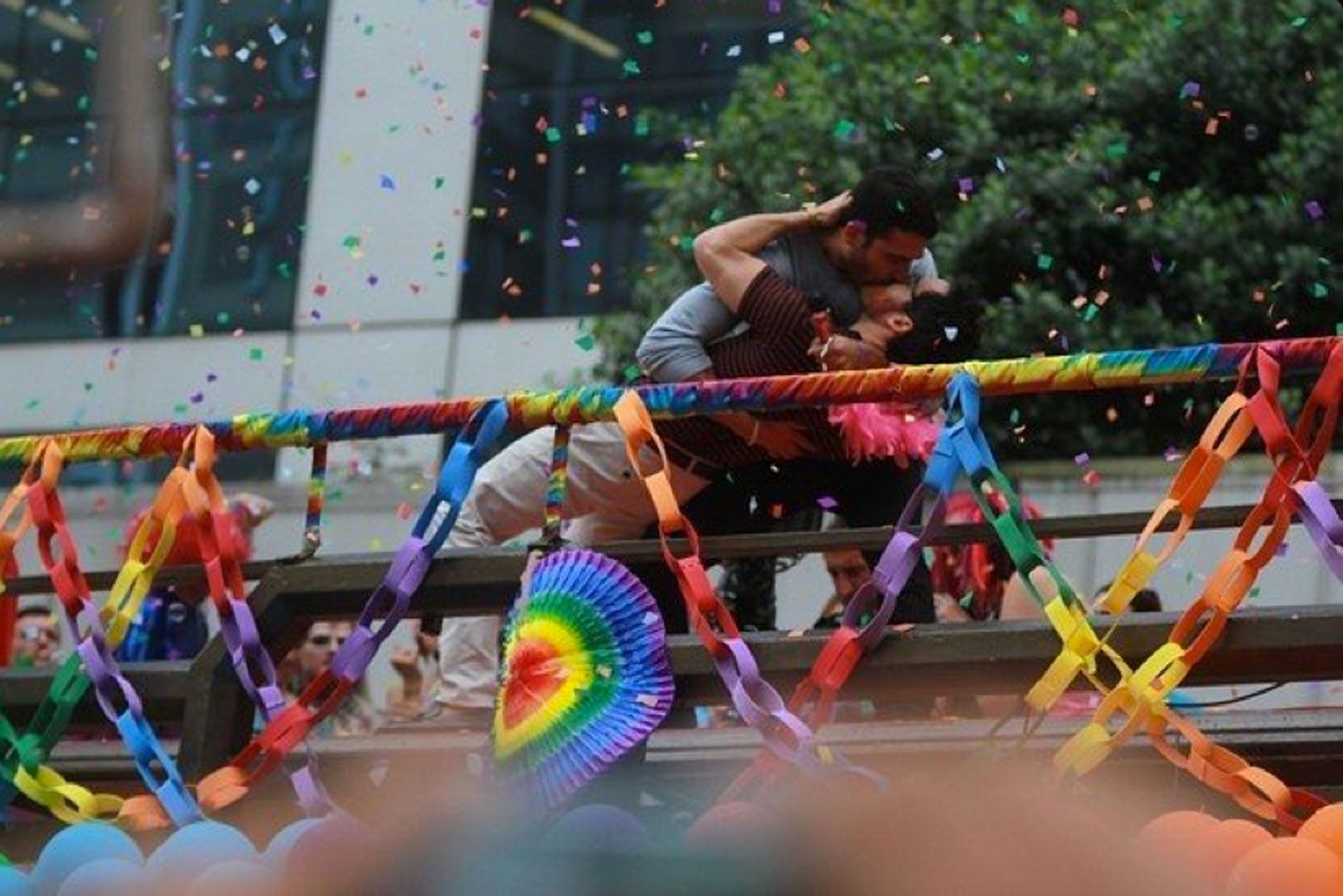 Fun, People, Entertainment, Performance, Public event, Audience, Performance art, Festival, Barechested, Balance, 