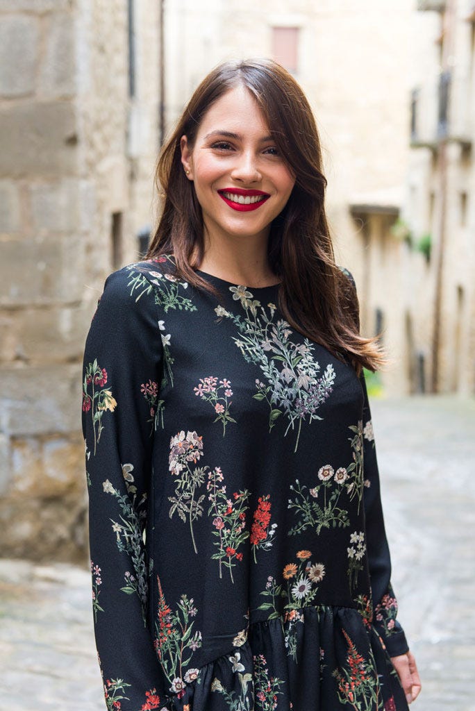 Clothing, Sleeve, Shoulder, Textile, Pattern, Style, Street fashion, Beauty, Fashion, Fashion model, 