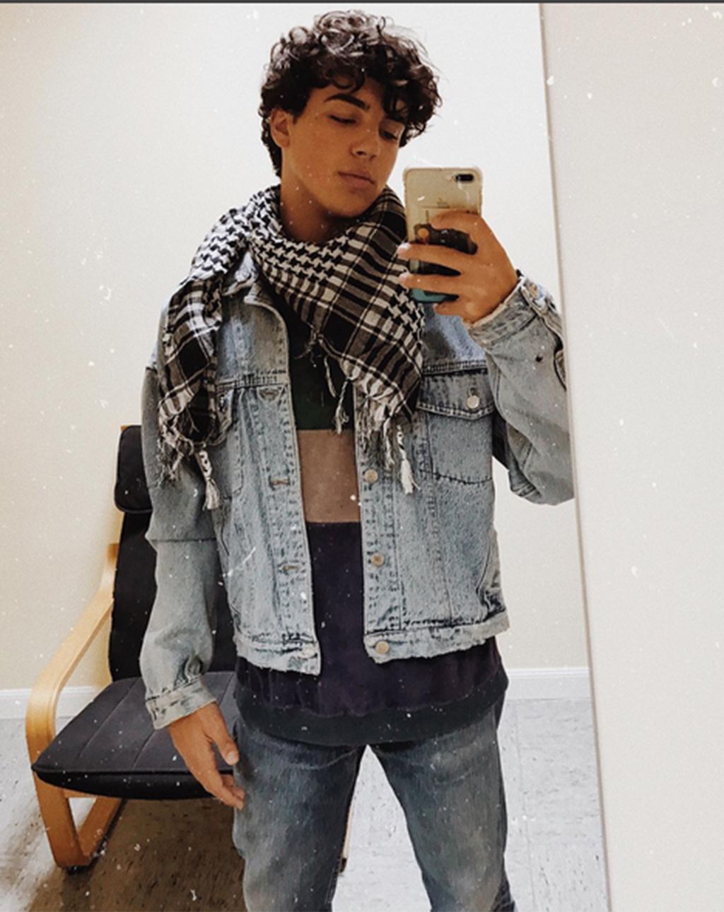 Clothing, Jeans, Cool, Fashion, Denim, Outerwear, Shoulder, Jacket, Street fashion, Design, 