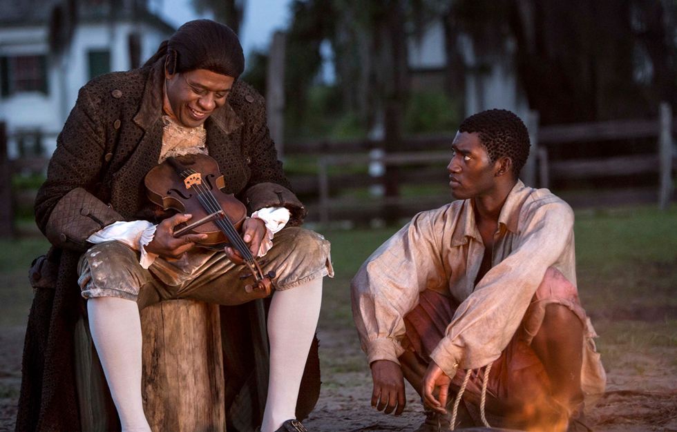 Sitting, Adaptation, Sharing, People in nature, Temple, Black hair, Comfort, Conversation, Lap, Reading, 