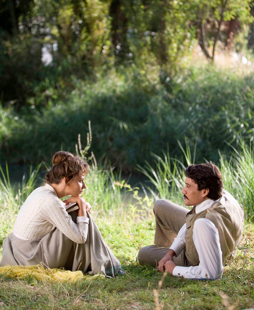 Sitting, Human body, Comfort, Mammal, People in nature, Leisure, Grass family, Conversation, Jungle, Woodland, 