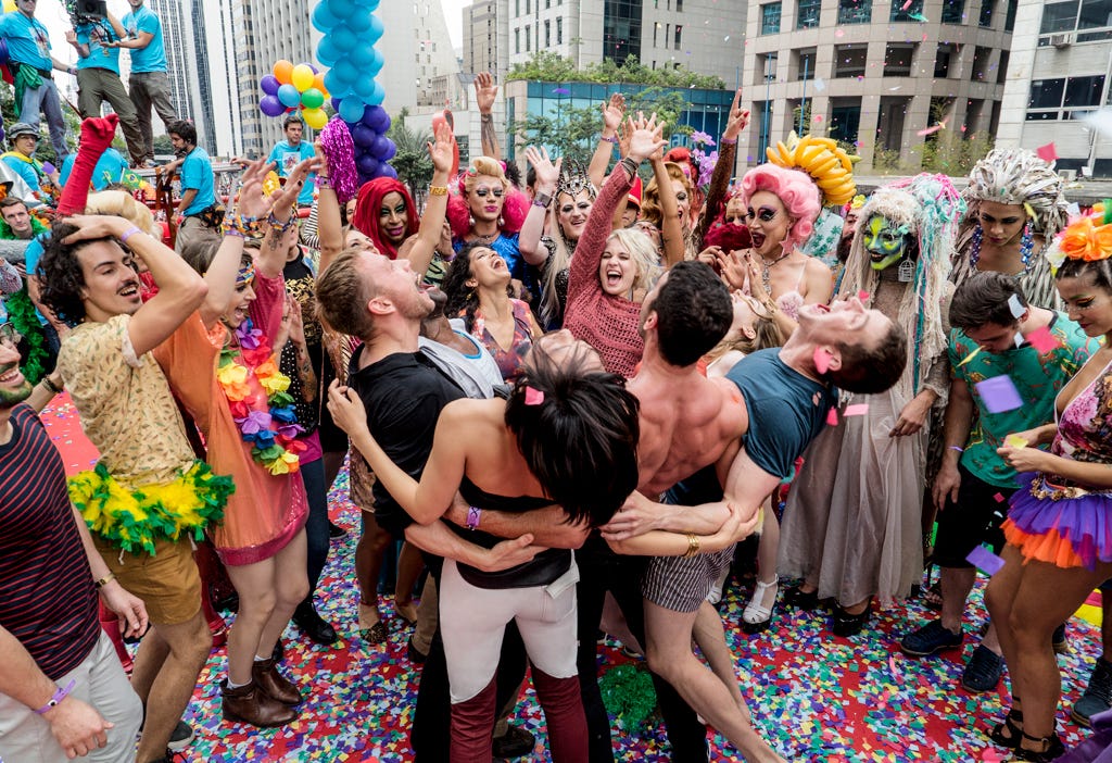 Miguel Angel Silvestre Y Alfonso Herrera Vuelven A Subir La Temperatura En Sense8