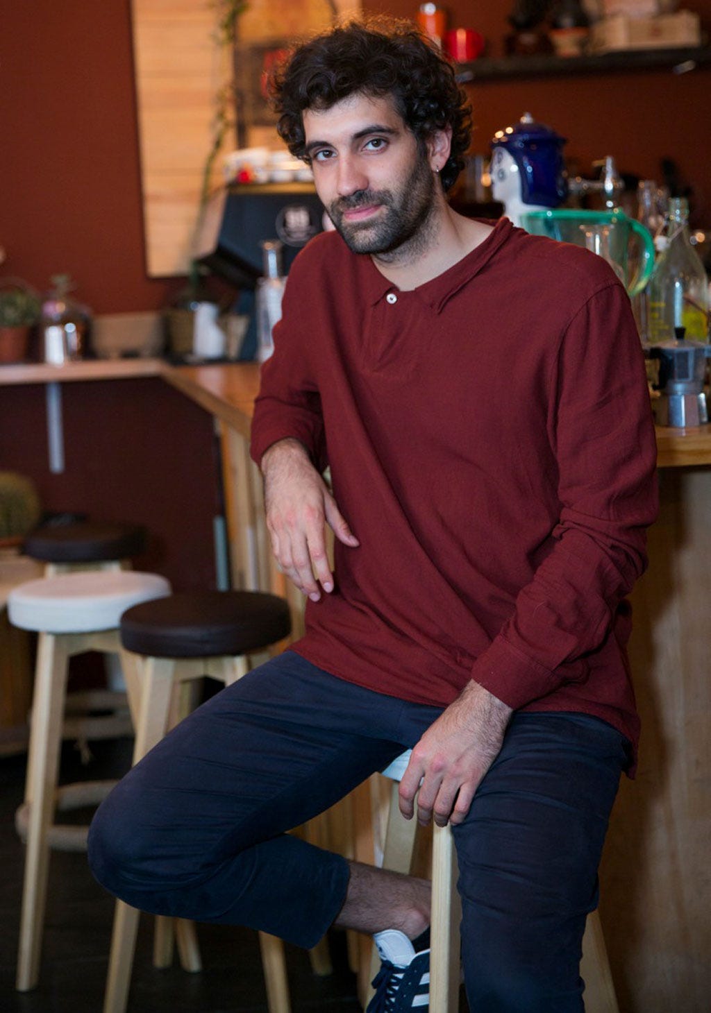 Sleeve, Neck, T-shirt, Sitting, Top, 