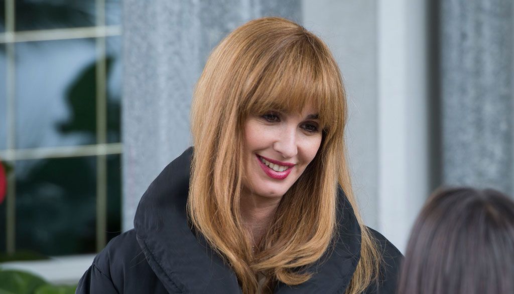 Hair, Blond, Hairstyle, Hair coloring, Layered hair, Bangs, Beauty, Brown hair, Long hair, Chin, 